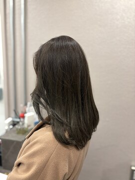 レンネ(Renee) 色気セミロング×透明感オリーブベージュカラー