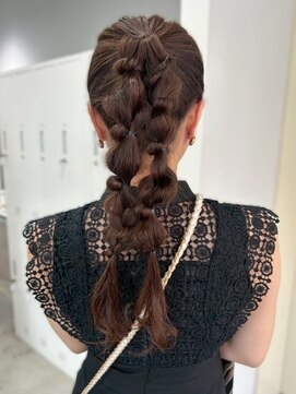 ジゼル 梅田(GiseL) 編みおろし 編み込み ツインテール 結婚式 お呼ばれ 20代