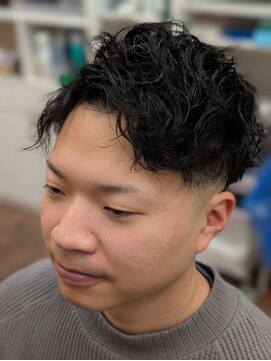 トリイ(TORII) 癖毛を生かしたフェードショート