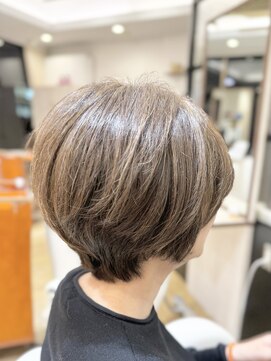 シュヴー 築地(CHEVEUX) 明るい白髪染め/白髪ぼかし/丸みショート/40代/50代/60代/