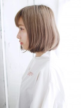 ヘアメイク ナル(hair make nalu) ハイトーングレージュのナチュラルボブスタイル
