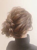 ヘアサロン トラヴィス(hair salon Travis)&nbsp;三つ編みとフィッシュボーンのラフアレンジ