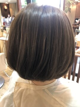 バグスドゥア(Bagus dua) ショートボブ