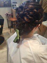 ハピリー(happily)&nbsp;華やか編みおろしヘア