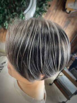 フェニーチェ アヴァンティ インターナショナルヘアサロン(fenice avanti) 白髪ぼかし