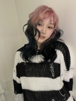 イェッカ(YECCA)&nbsp;ピンク×ネイビーのルーツカラー（ブリーチ１～２回）