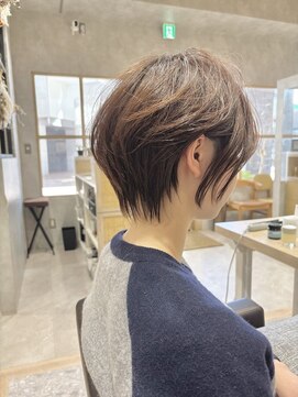 クーナバイトマト 横浜(Cuna by TOMTO) 【CUNA】ショートレイヤー_耳掛けショート_グレージュカラー