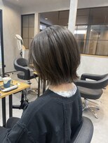 フィーカ(fika) 立体感オリーブカラーとレイヤークビレボブ担当浜辺海斗