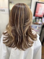 ベル美容室 北畝店&nbsp;毛流れが綺麗なロングスタイル