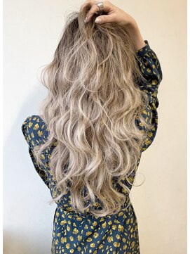 セルカ 高田馬場(CERCA) 外国人風ホワイトベージュグラデーションカラー【CERCA高田馬場