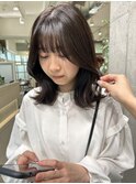 オリーブベージュ前髪レイヤーカットイメチェンこなれミディヘア