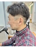 ツーブロック刈り上げアップバングショートビジネスメンズヘア