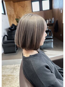 イロ(iro) ハイトーンボブ/ブリーチ２回/ミルクティーベージュ