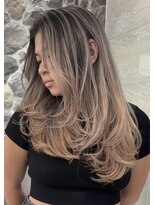 リュストル 町田(LUSTRE) ベージュバレイヤージュカラー