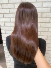 ダメージレスなコスメ縮毛矯正でクセ毛でお悩みの方もツヤツヤに♪気になるクセをサラサラストレートに！