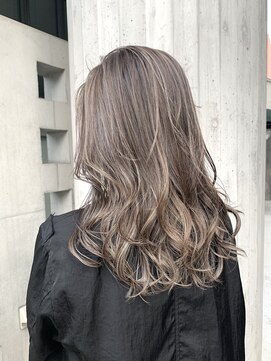 リバレッジ 広尾(Leverage) ペールグレージュレイヤースタイル【広尾、恵比寿】担当:尾上