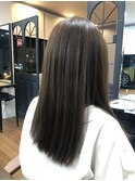 オリーブベージュ
