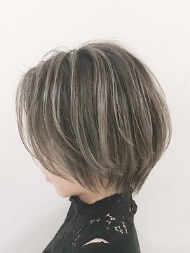 アイズ(I's) バレショート×丸みショート×ハイトーン