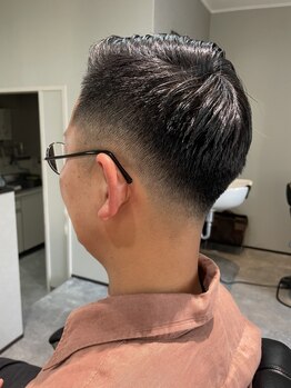宮川理髪店の写真/カット×眉カットで第一印象が変わる！髪だけでなく、自分でお手入れが難しい顔周りの整えをプロの手で。