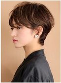 ショートヘア/レイヤー/分け目なし/前髪あり流し/30代・40代
