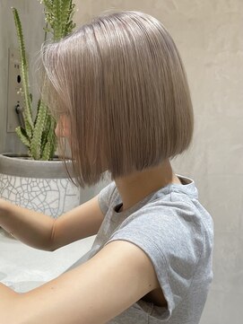 スリー ナカノシマ(three. Nakanoshima) 【three.中之島】ブリーチあり　グレージュ