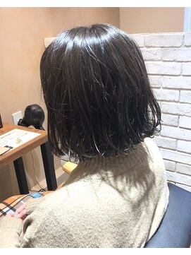 カミビト マヴィー(kamibito mavie) 暗髪ボブ×外ハネ