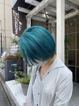ラウブロッサム 大宮西口店(Lau Blossom) ターコイズ ケアブリーチ ダブルカラー ショートボブ