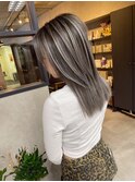 バレイヤージュ、ハイライト、シルバーベージュ、レイヤーカット