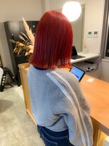 プール(POOL)&nbsp;レッドカラー × ミディアムボブ