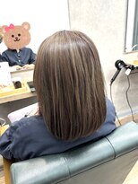 リベストバイジェービー 稲毛(li best. byjb)&nbsp;ワンホンレイヤー/ミルクティーブロンド/ダークブルー[稲毛駅]