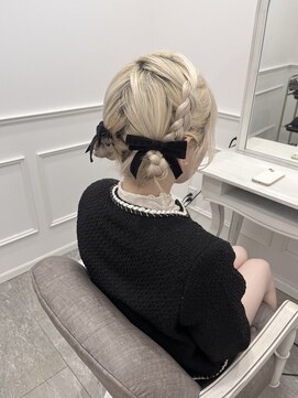 リルミー(Lilme) 【ヘアメ】バレエコア＊編み込みツインお団子＊新井