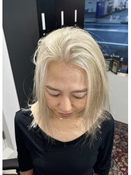 クイン(qin) ホワイトブロンドカラー