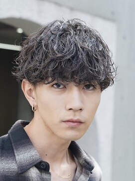 フィフス トウキョウ (fifth TOKYO) 渋谷波巻きパーマメンズカットセンターパートウルフ