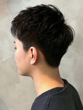 ディスイズバーバーフォース(THIS IS BARBER 4th) 黒髪ショート アップバング ビジネスヘア 爽やか 20代