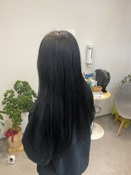 グラムヘアー(glam hair) ロングナチュラルスタイル ブルーブラック