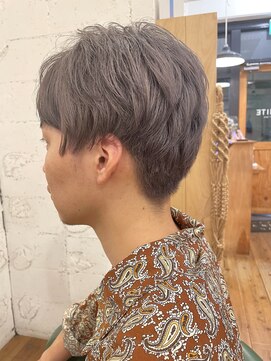 ユニテ ヘアー ホーム(UNITE hair home) 透け感シルバーカラー