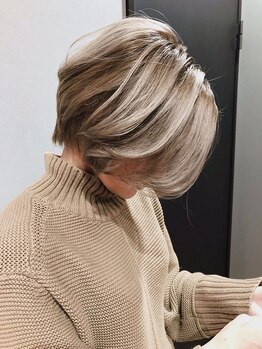 オルタナティヴヘア(alternative hair)の写真/絶妙なニュアンスで360度どこから見てもキマる！こなれ感溢れるお洒落ショート♪黄金バランスで小顔効果◎