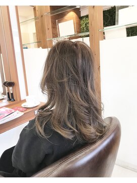 ソッカ(socca) 人気！ミディアムレイヤースタイル