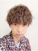 ツーブロックマッシュ束感スパイラルパーマミルクティーアッシュ