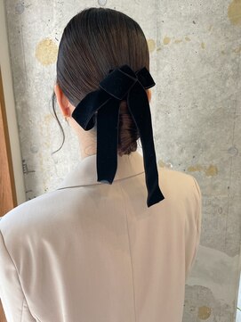 シーモアアンドサンズ(Seymour and Sons) タイトシニヨンアレンジ