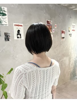 ドアホワイト(door white) ミニボブ×マットグレージュ