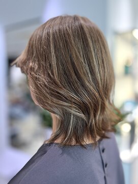 ステア ケース(stair case) 艶感キープしたいならニュートラルなベージュがベスト！