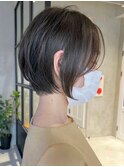 調布丸みショートヘアショートボブダークカラー前髪なし20代
