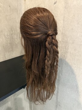 エイミー 伏見店(aemii) ハーフアップアレンジ
