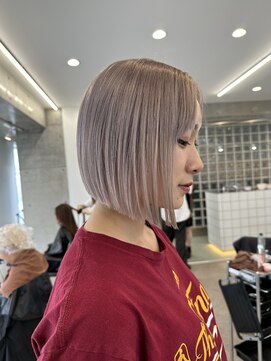 サンク 原宿 表参道(cinq) くびれボブミルクティーベージュブリーチカラーワイドバング