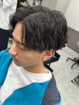 フゥ 宇都宮(FeU) 波巻きパーマセンターパートツイストパーマメンズマッシュパーマ