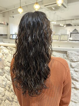 アンジュベイナハ (Ange Bay NAHA) ロング×スパイラルパーマ