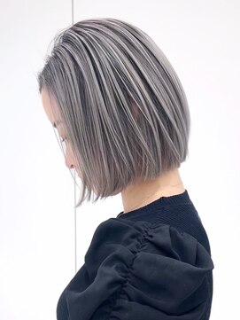 シオン(shion) 似合わせカットホワイトブロンドメルティカラー_ba466361