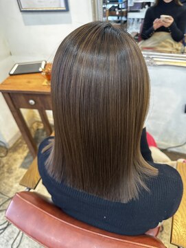 リタへアーズ(RITA Hairs) しっかり強めのクセをシルク質感の艶髪に