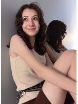 ナヌーク ダイカンヤマ(nanuk daikanyama)&nbsp;オリーブベージュ×くせ毛風レイヤー